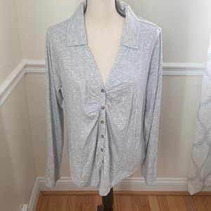 Steve Madden long sleeve gray collared V-neck top. Size XXL. NWT